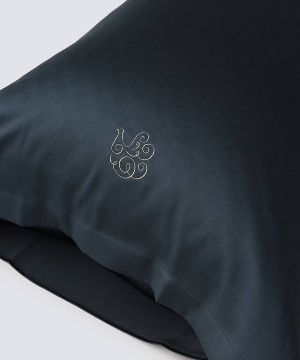 Silk Pillow Case Elegant Navy - Foo Tokyo